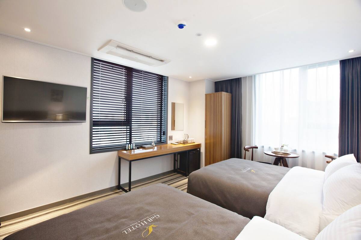 Standard Twin Room | Premium bedding, in-room safe, desk, blackout drapes