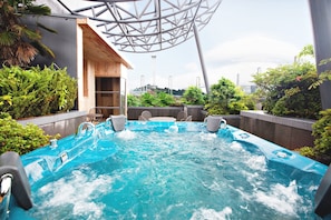 Premium Suite | Outdoor spa tub