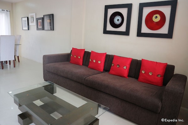 Family Apartment, 3 Bedrooms, Garden Area | Living area | TV