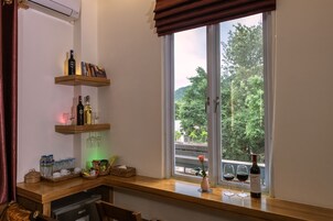 Deluxe Triple Room, Mountain View | Minibar