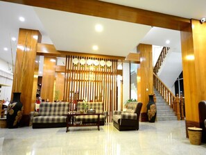Lobby - UCT Taunggyi Hotel (Taunggyi)