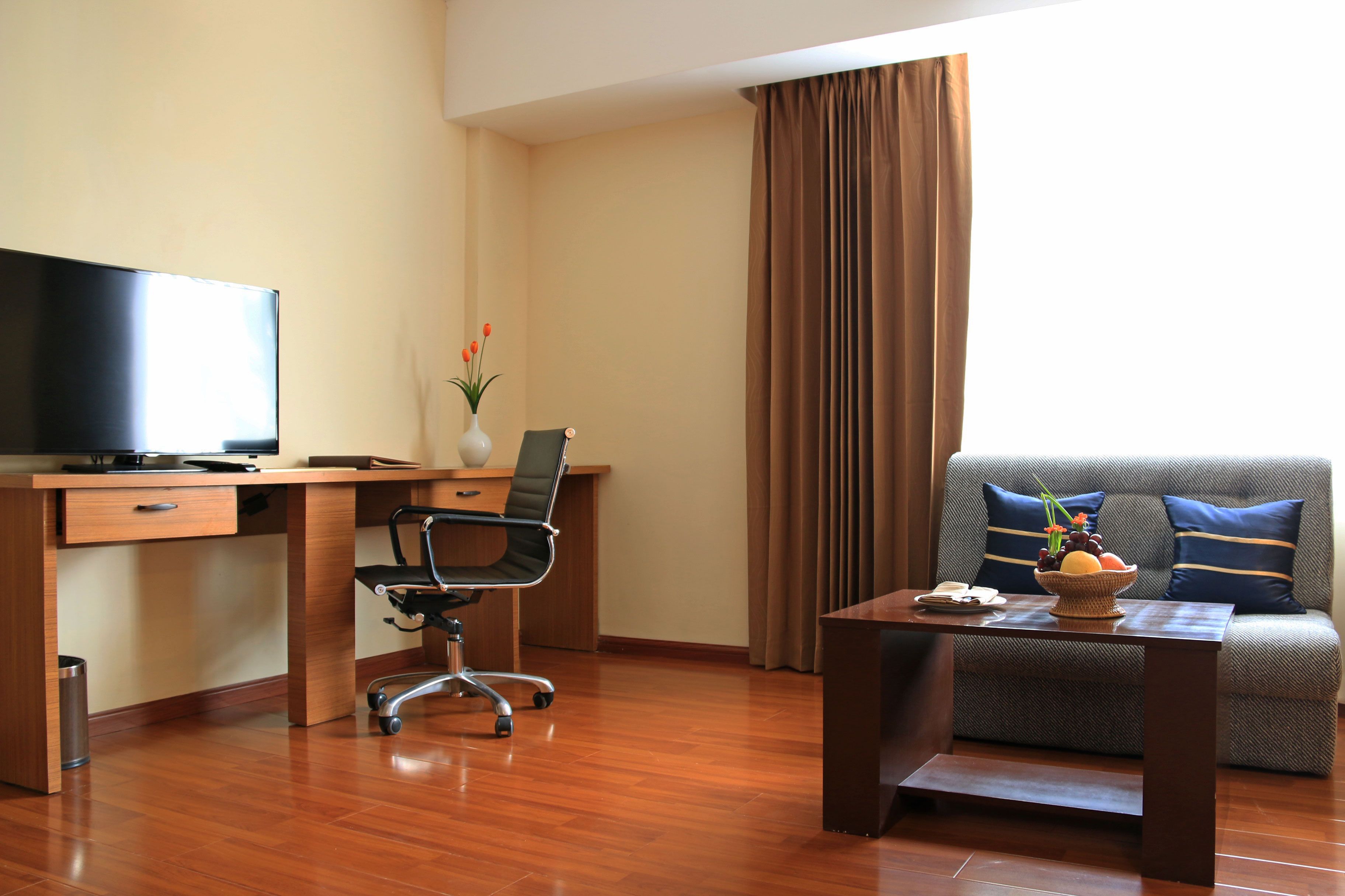 executive suite | 1 bedroom, minibar, in-room safe, desk