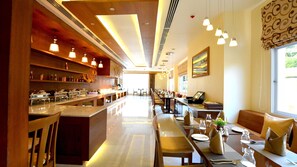 Se sirven desayunos, almuerzos y cenas; cocina internacional