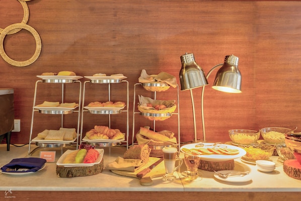 Free daily on-the-go breakfast 