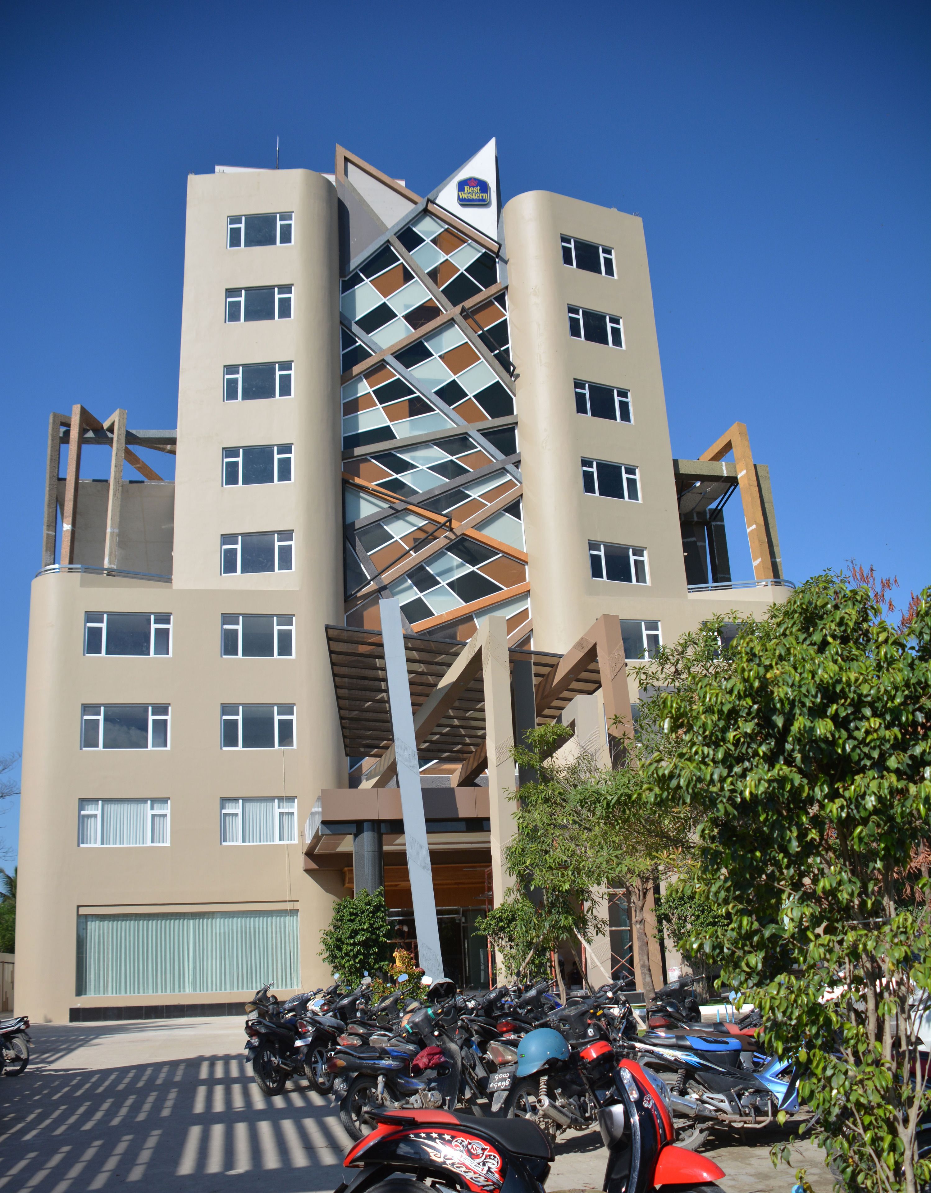 Vista frontal de la propiedad