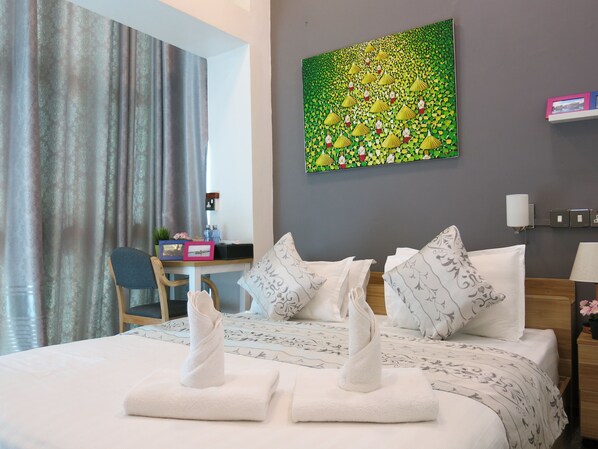 Deluxe Double Room | In-room safe, desk, free WiFi - Check In @ Downtown Yangon (Yangon)