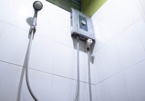 Basic Double Room with Private External Bathroom | Bathroom - Chan Cha La 99 Hostel (Bangkok)