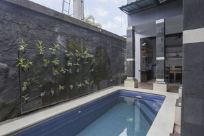 Pool - Dekrisna Denpasar - Hostel (Denpasar)