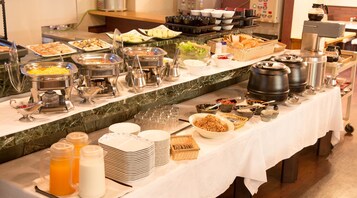 Daily buffet breakfast (JPY 1200 per person)