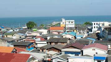 King Suite with Sea View | Uitzicht vanaf balkon