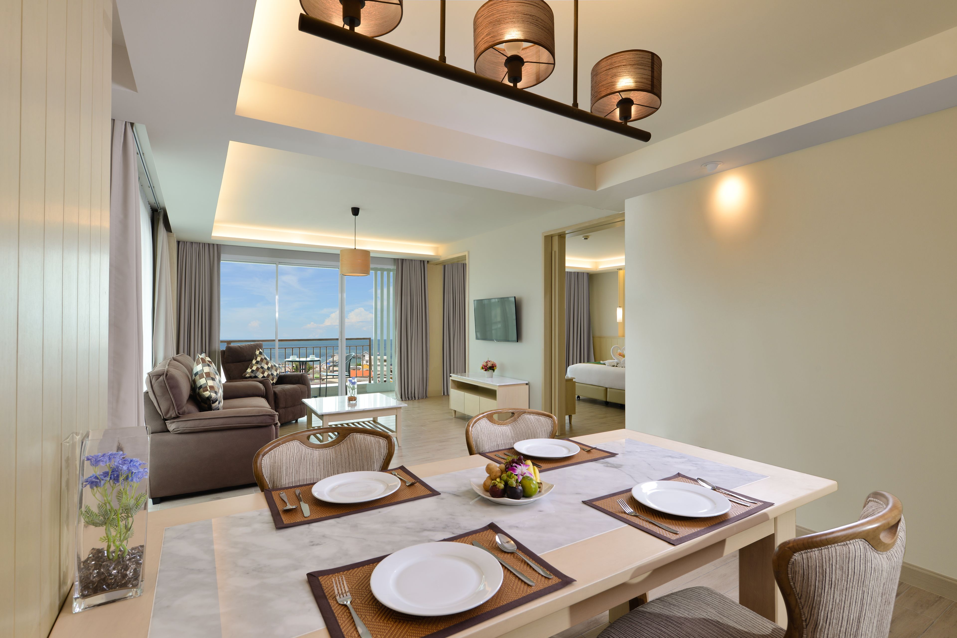 King Suite with Sea View | Living area | 43-inch flat-screen TV with satellite channels, TV