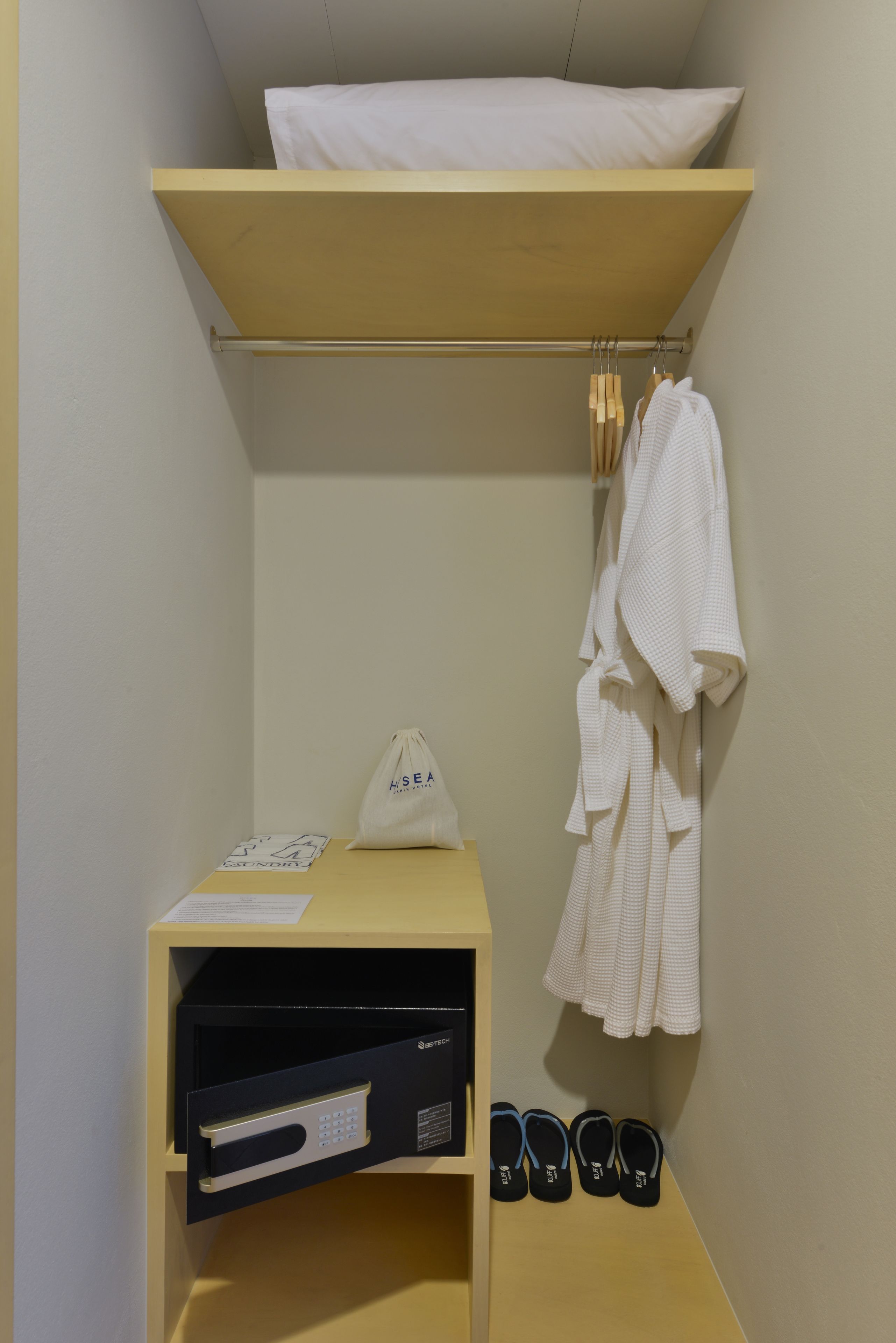 deluxe king room | minibar, in-room safe, individually decorated, desk