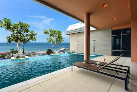 Piscina externa. Hisea Huahin Hotel