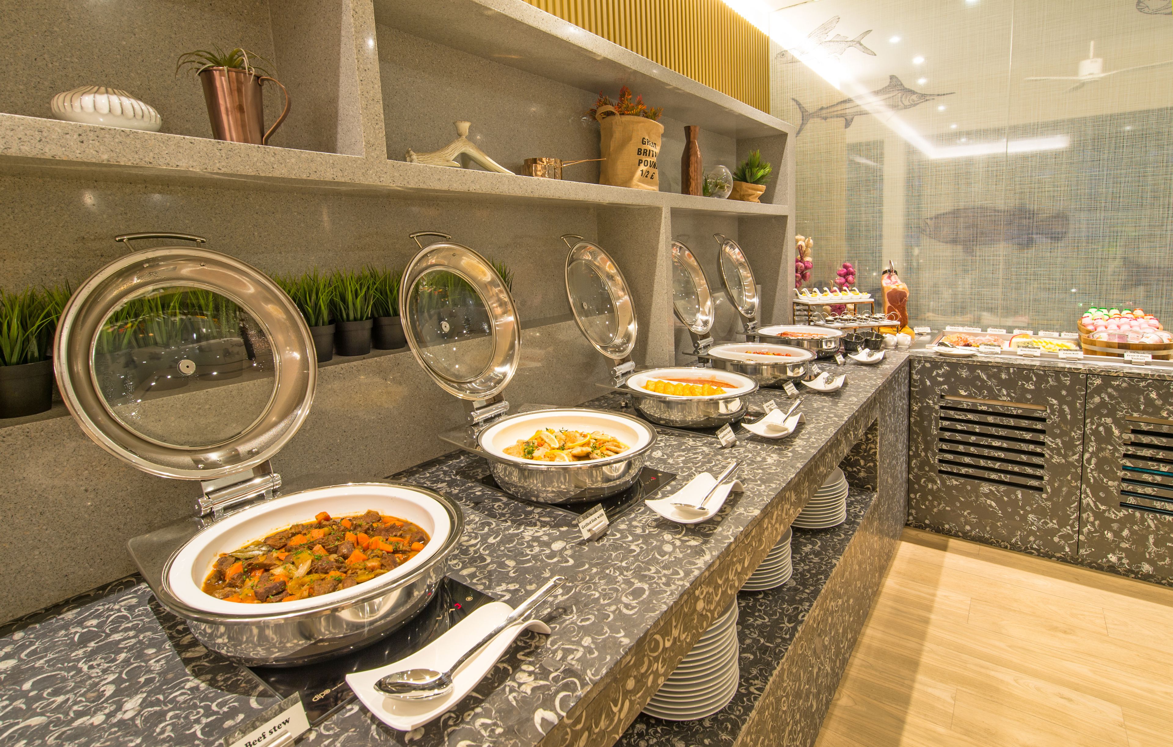 daily buffet breakfast (thb 750 per person)