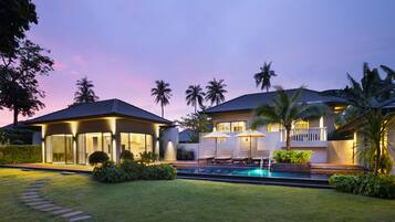 Grand Pool Villa | Eksteriør