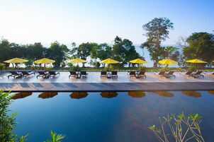 2 outdoor pools, sun loungers