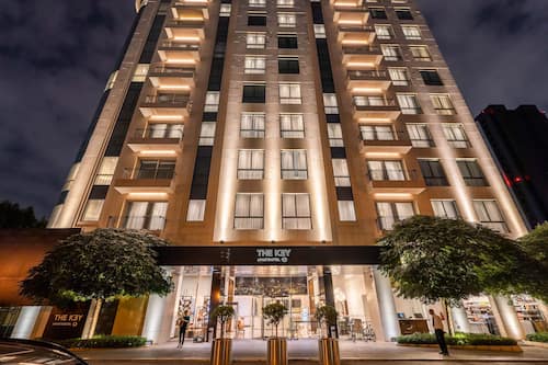 Façade de l’hébergement – soirée/nuit