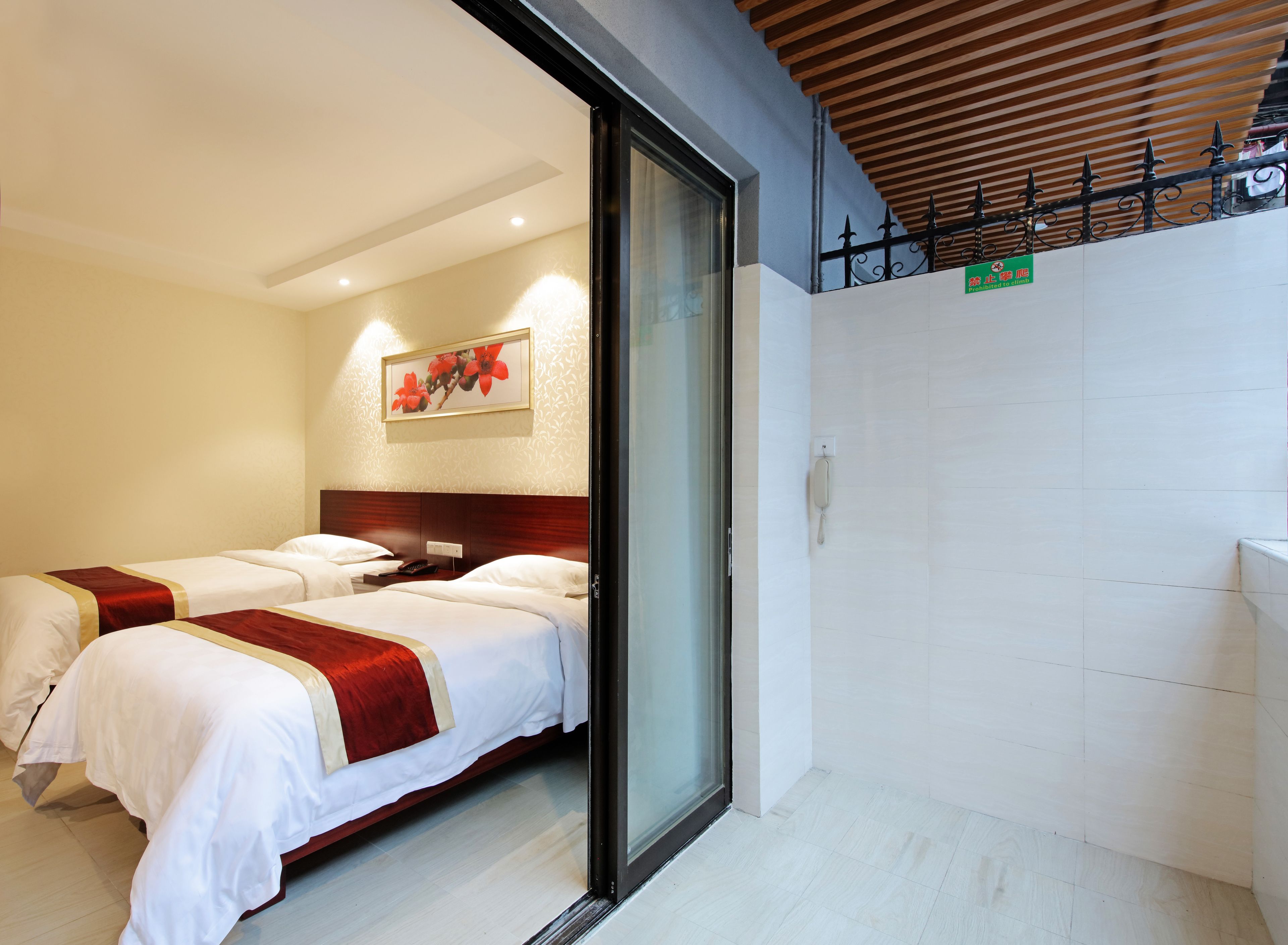 Exclusive Business Room | In-room safe, desk, blackout curtains, free WiFi