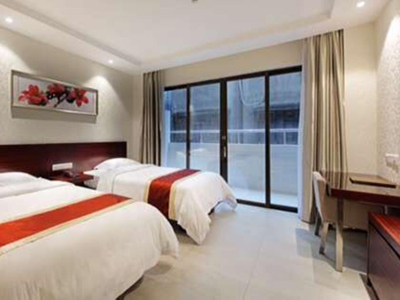 房內夾萬、書桌、遮光窗簾/窗簾、免費 Wi-Fi