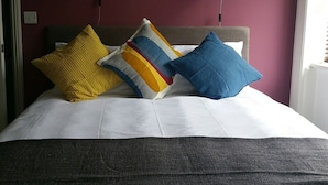 Triple Room, Ensuite - Cafe Guest House 34 (Poole)