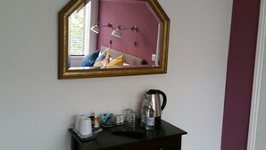 Triple Room, Ensuite - Cafe Guest House 34 (Poole)