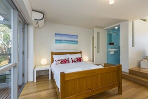Studio | Desk, iron/ironing board, cots/infant beds, rollaway beds
