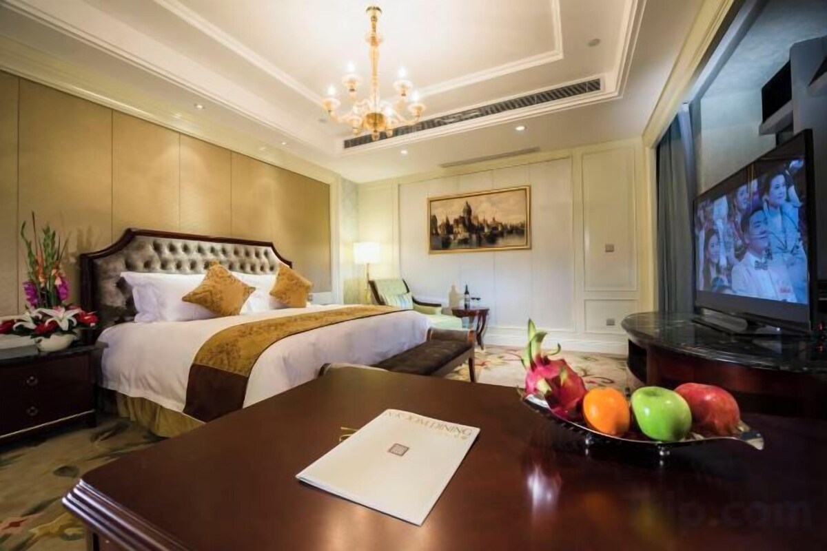 เครื่องนอนระดับพรีเมียม, มินิบาร์, ตู้นิรภัยในห้องพัก, โต๊ะทำงาน