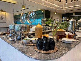 매일 뷔페 아침 식사(1인당 THB 300)