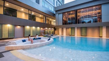 2 outdoor pools