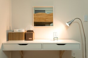 Habitación triple (Shared Bathroom) | Tabla de planchar con plancha, wifi gratis, ropa de cama