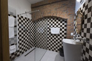 Family Apartment, 1 Bedroom, Balcony | Bathroom | Shower, free toiletries, hair dryer, bathrobes - Casa Veche (Brasov)