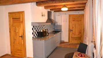 Apartment, 1 Bedroom | Private kitchenette | Fridge, microwave, oven, stovetop