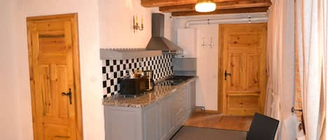 Apartment, 1 Bedroom | Private kitchenette | Fridge, microwave, oven, stovetop