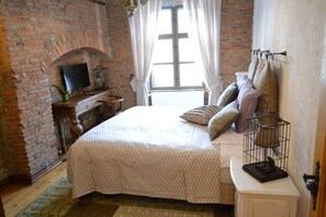 Family Apartment, 1 Bedroom, Balcony - Casa Veche (Brasov)