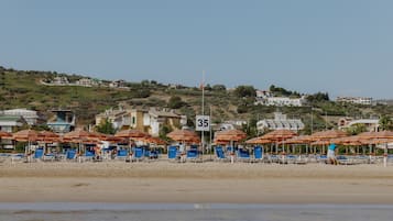 Una spiaggia nelle vicinanze