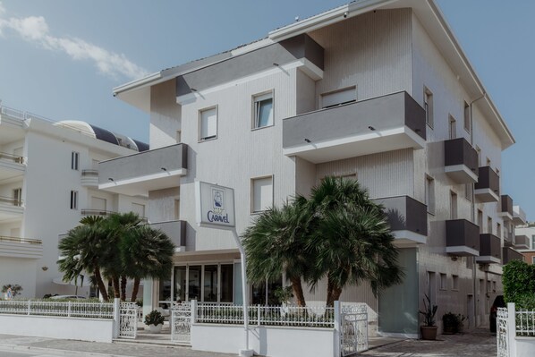 Front of property - Hotel Caravel (Vasto)