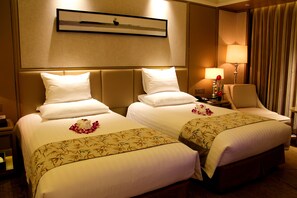 Premium bedding, minibar, in-room safe, desk - Grand New Century Hotel Yuhang Hangzhou (Hangzhou)