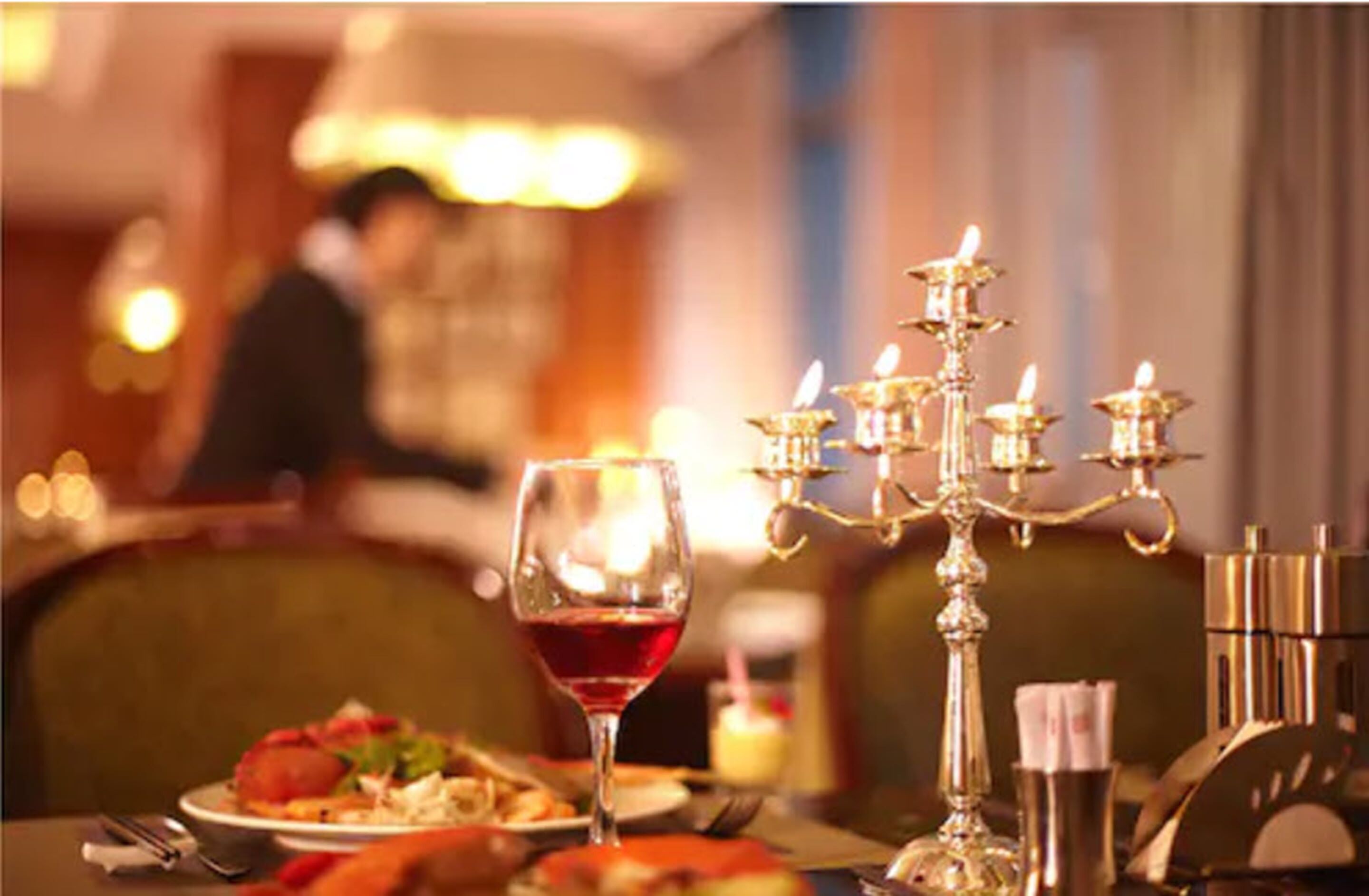 4 restaurants, breakfast, lunch, dinner served; modern european cuisine