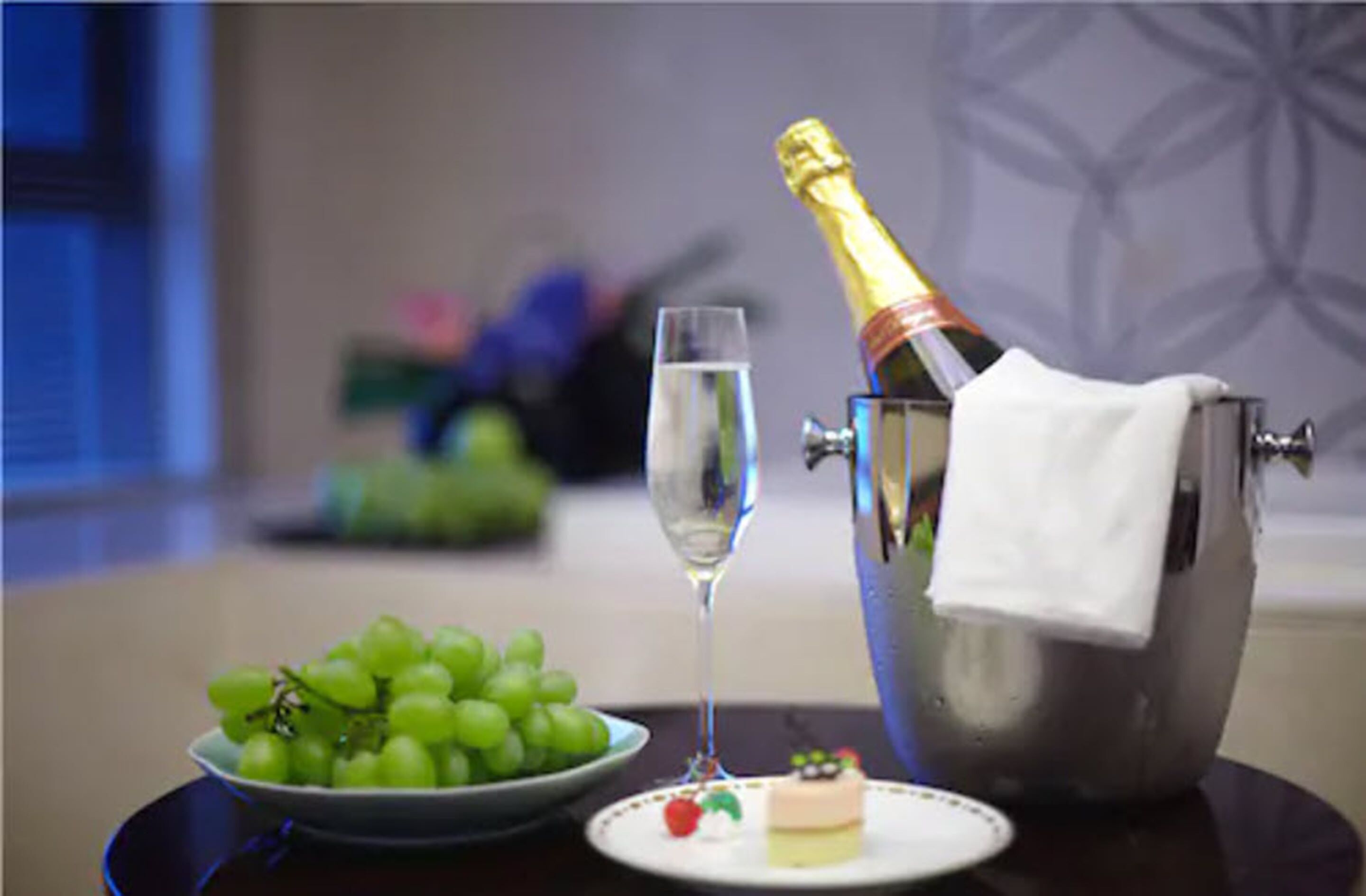 4 restaurants, breakfast, lunch, dinner served; modern european cuisine