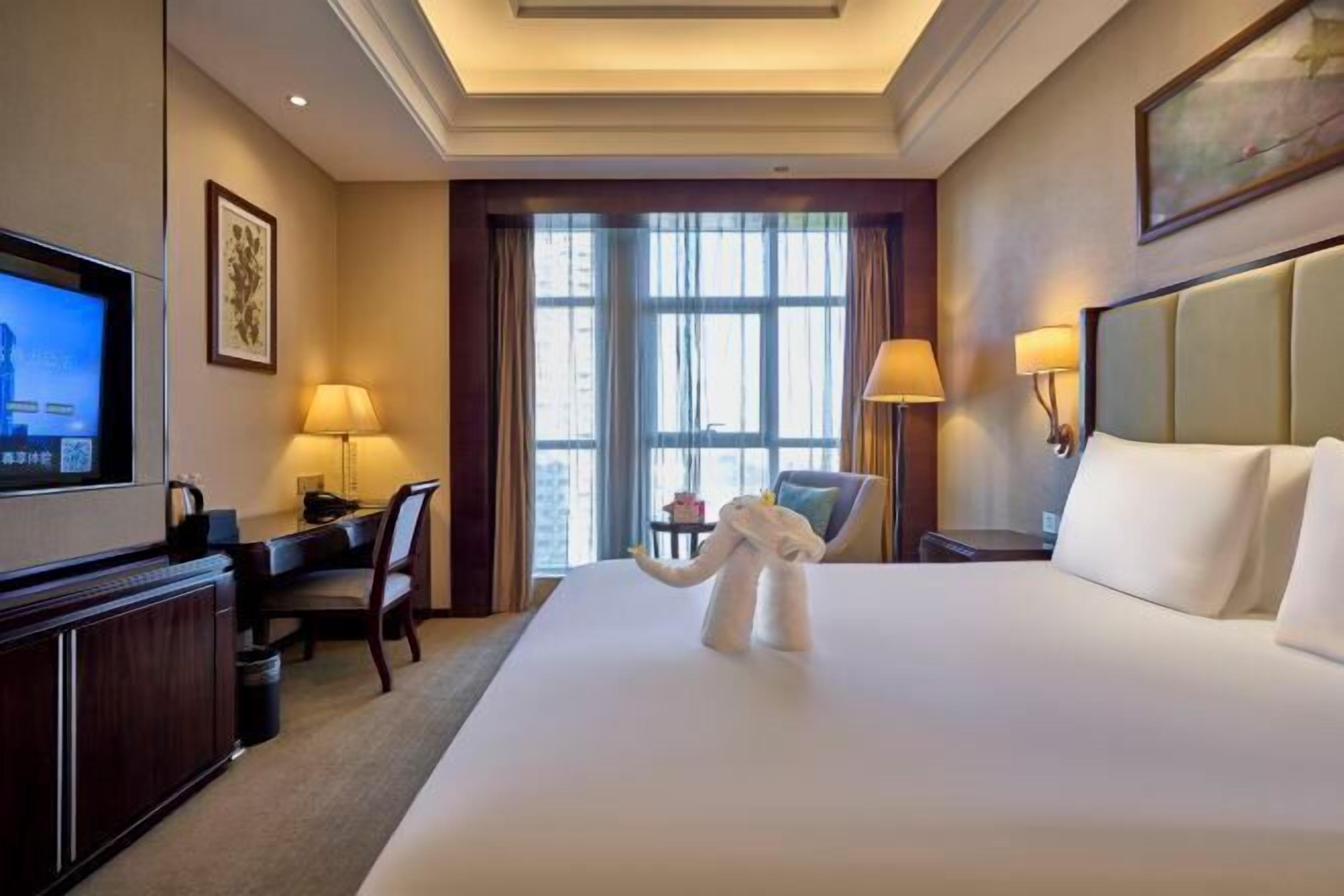 Minibar i espai de treball apte per a portàtils 