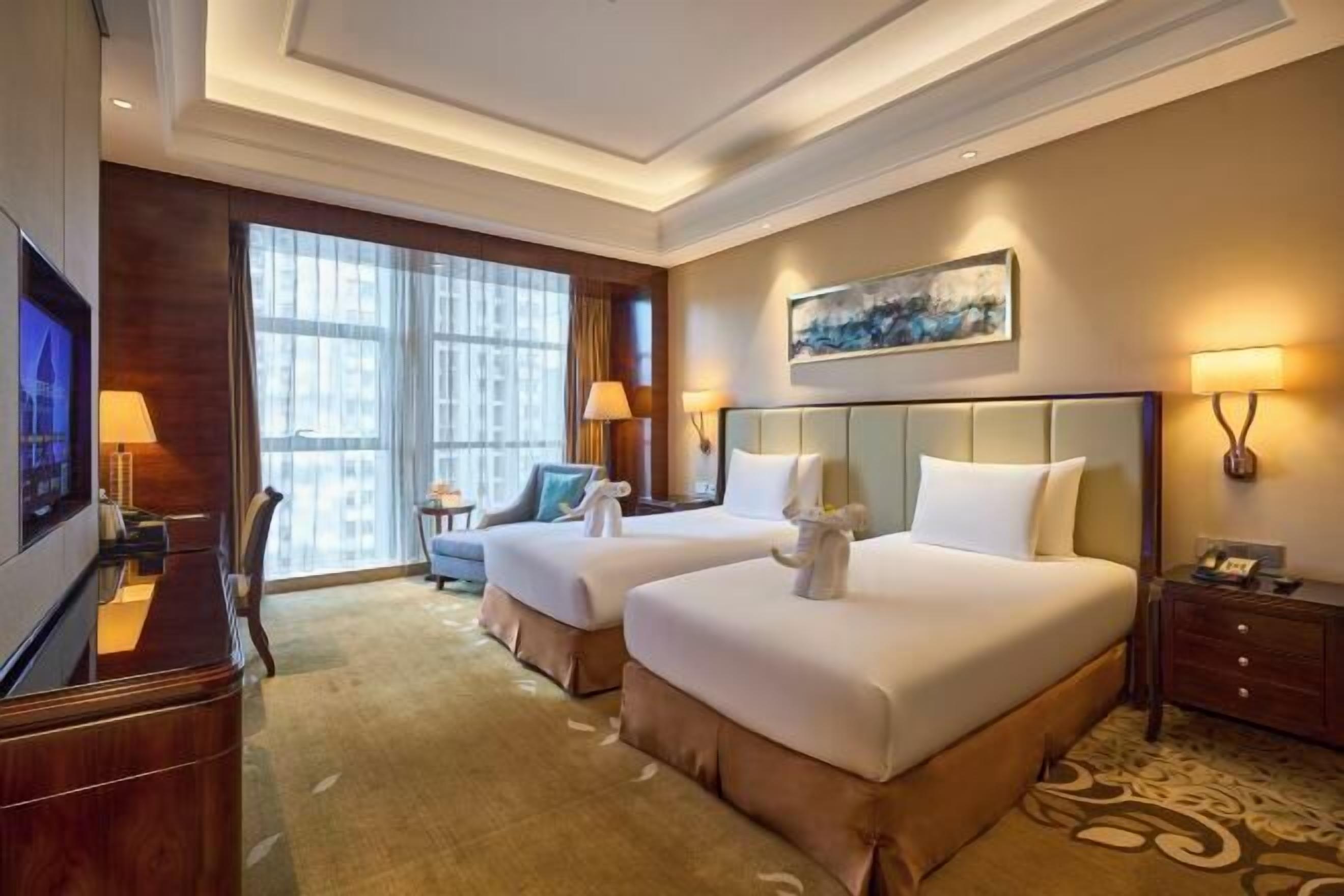 Minibar i espai de treball apte per a portàtils 