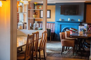 Breakfast, lunch, dinner served; British cuisine 