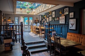 Breakfast, lunch, dinner served; British cuisine 