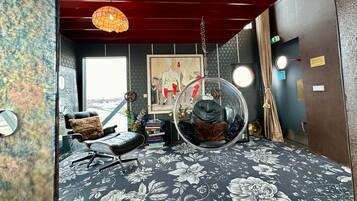 Design Suite, Tower (Mystique)