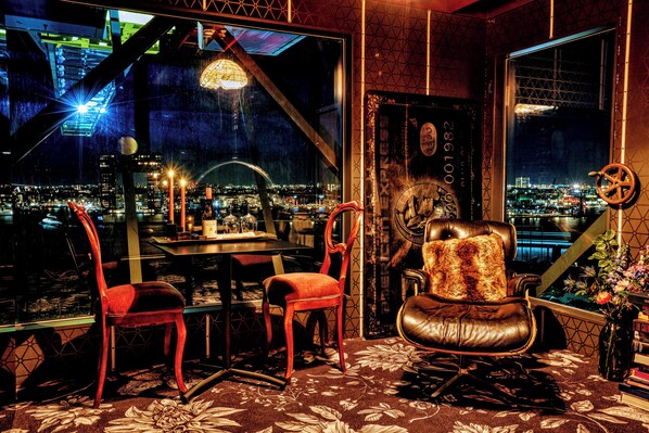 Design Suite, Tower (Mystique) | 1 yatak odası, Mısır pamuklu çarşaf takımı, kaliteli yatak takımı 