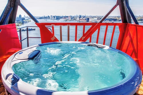 Jetted tub