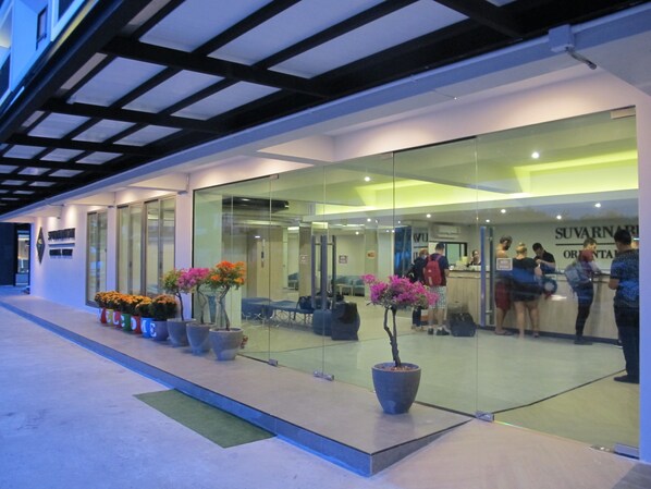 Property entrance - Sunny Residence (Bangkok)