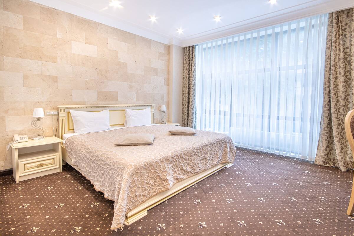 Superior-Doppel- oder -Zweibettzimmer