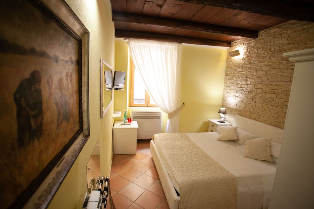 Ropa de cama de alta calidad y minibar