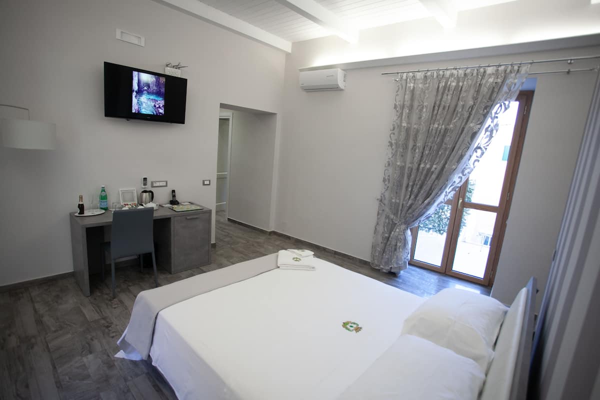 Ropa de cama de alta calidad y minibar